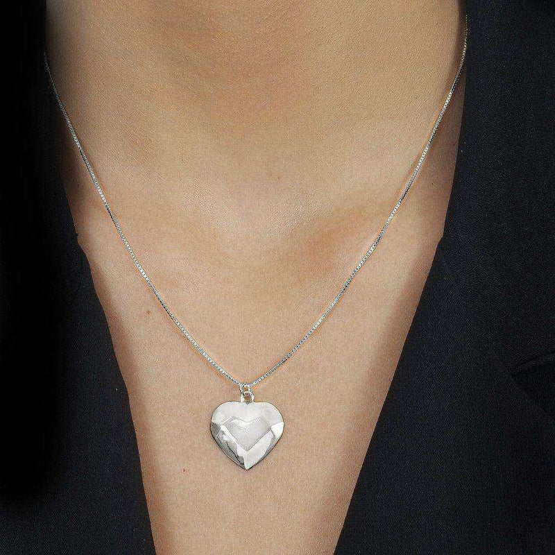 Colar Prateado de Coração Traços Retos - Galeria