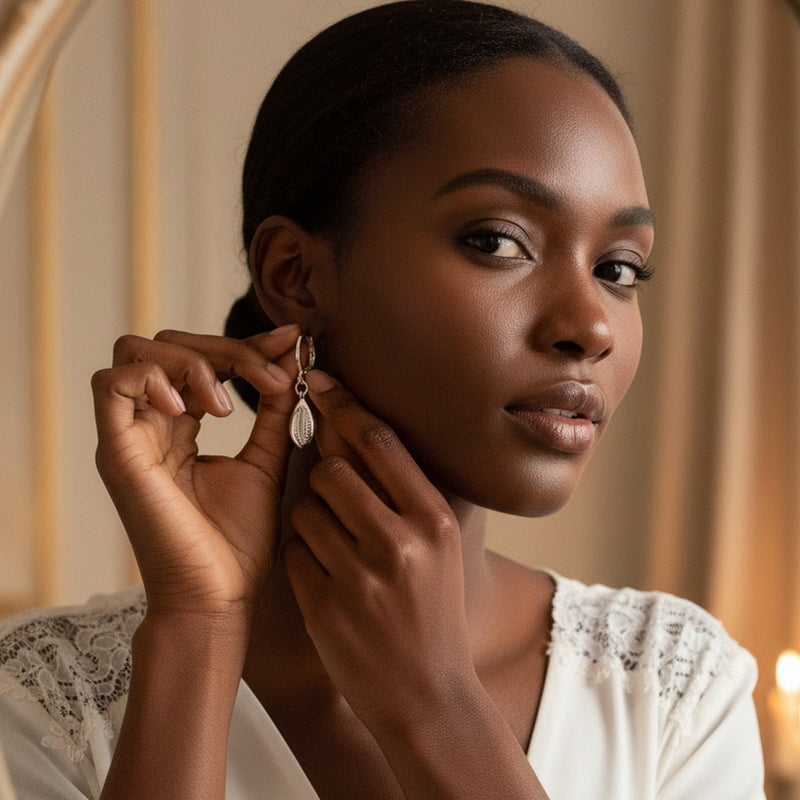 Brinco Prateado de Argolinha Com Búzios