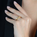 Anel Dourado Aparador de Aliança Cravejado com 7 Pedras de Zircônia - Galeria