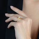 Anel Dourado Solitário com Pedra de Zircônia Pequena - Galeria