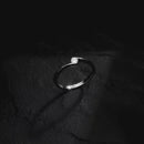 Anel Prateado Solitário com Zircônia